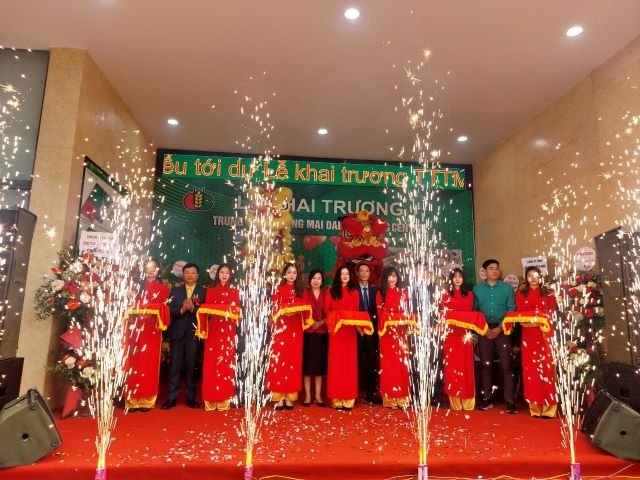 Le khai truong Trung Tam Thuong Mai Lotus Center
